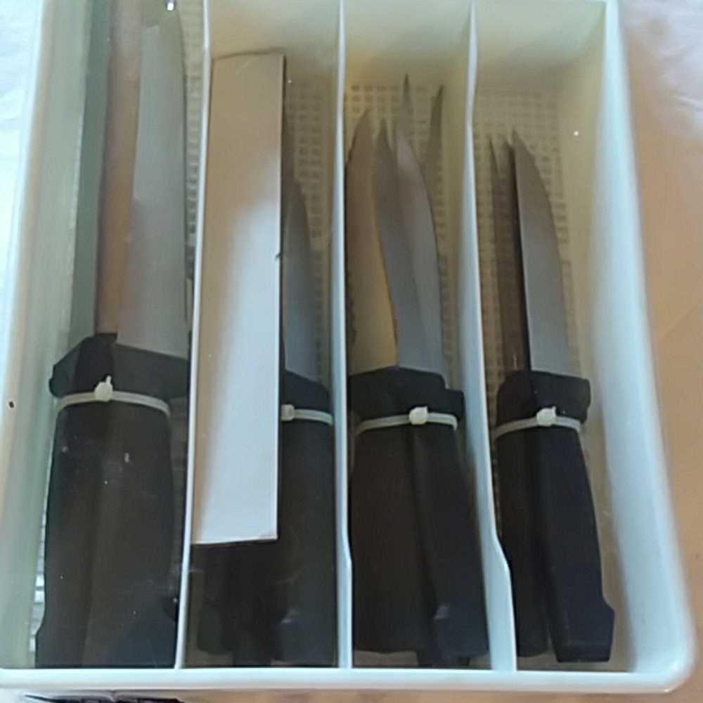 NEW KNIFE SET SOLD ////SOLD